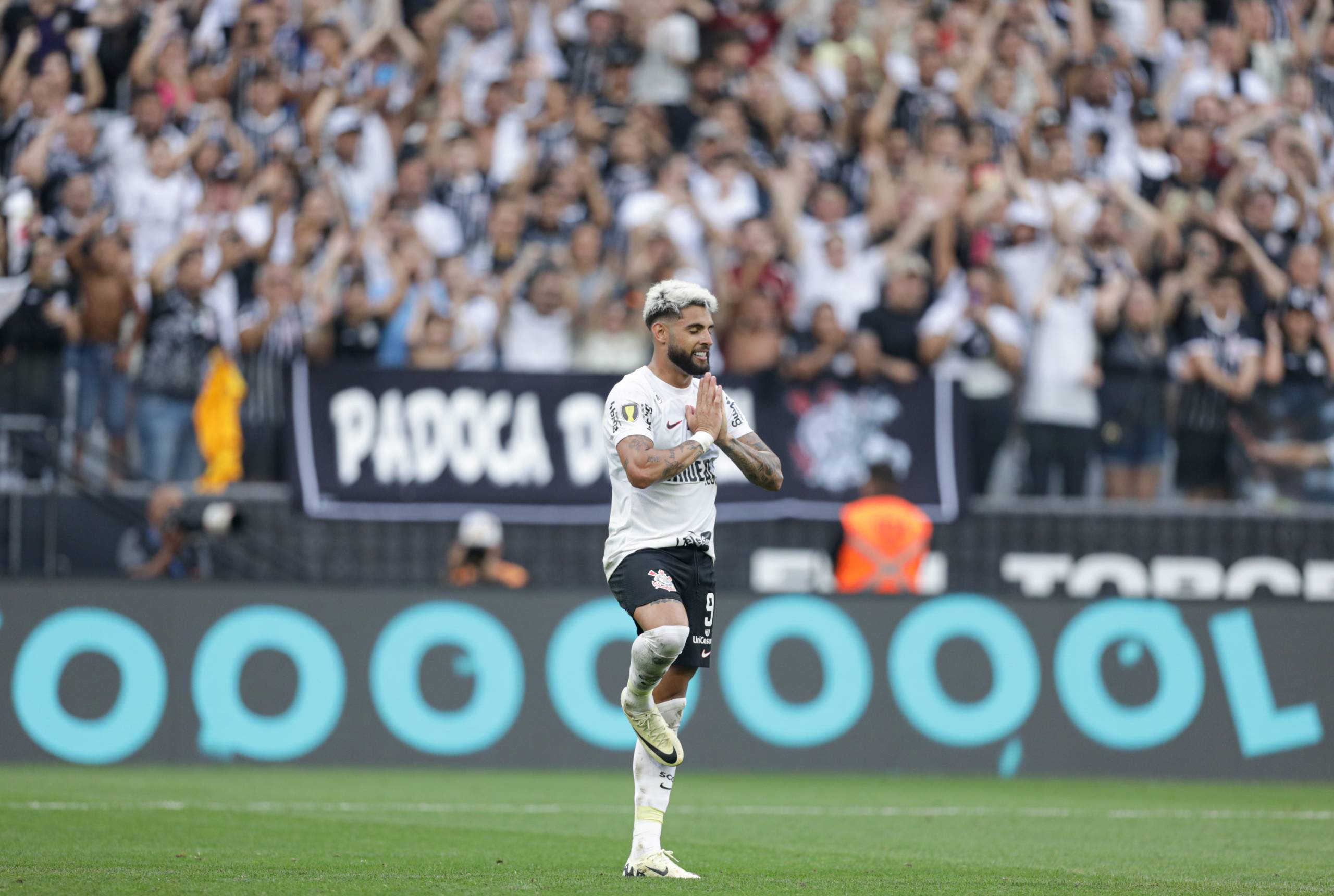 Corinthians volta a encontrar a vitória ao golear o Botafogo-SP