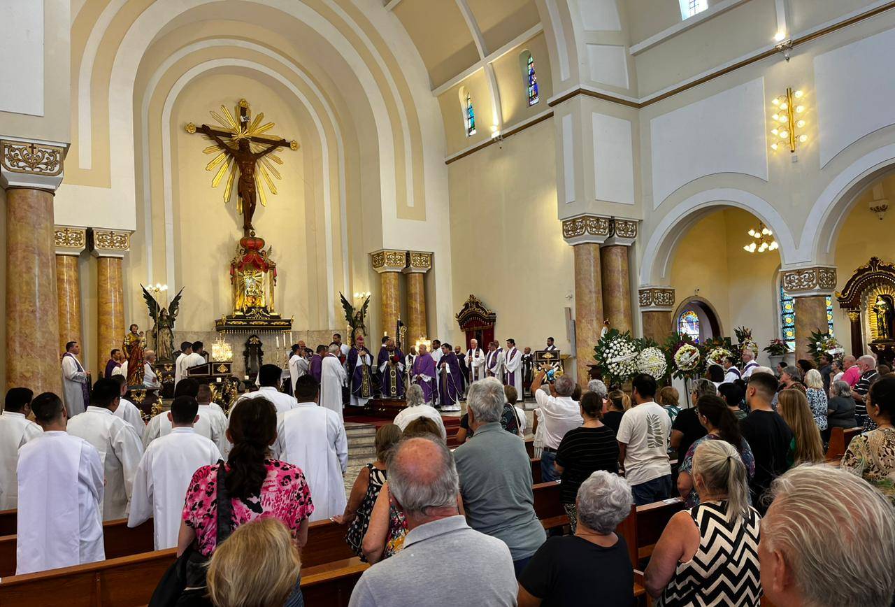 Mogi se despede de Padre Vicente em celebração na Catedral Sant'Ana