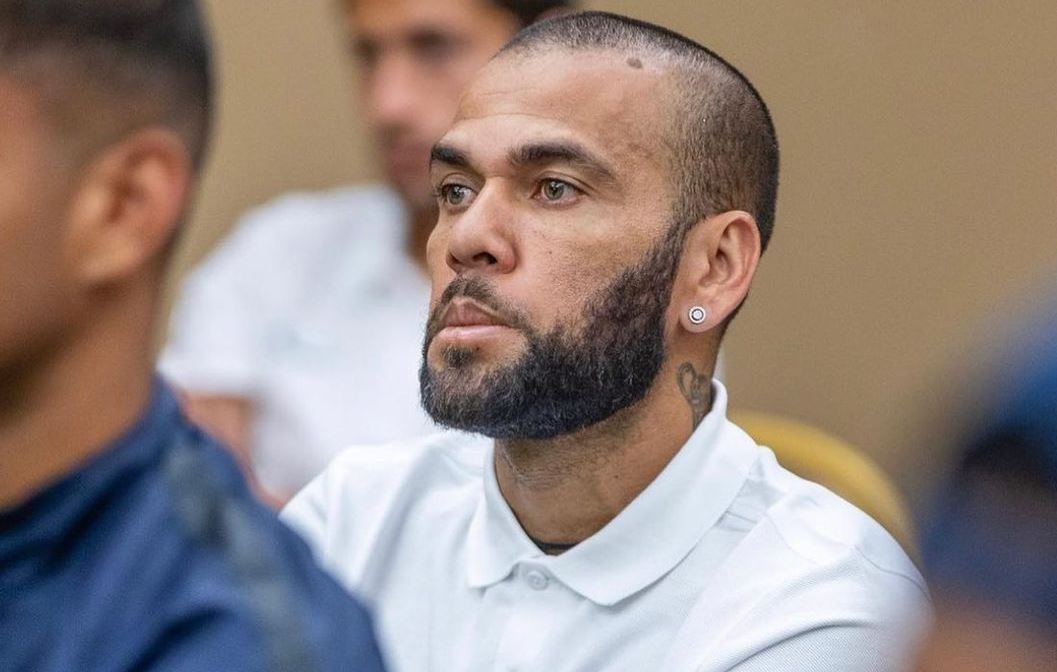 Ao pagar fiança de quase 5 milhões, Daniel Alves será solto na Espanha