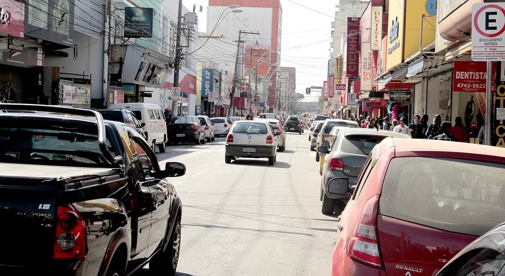 Com plano arquitetado, idosa sofre golpe e é furtada no centro de Suzano