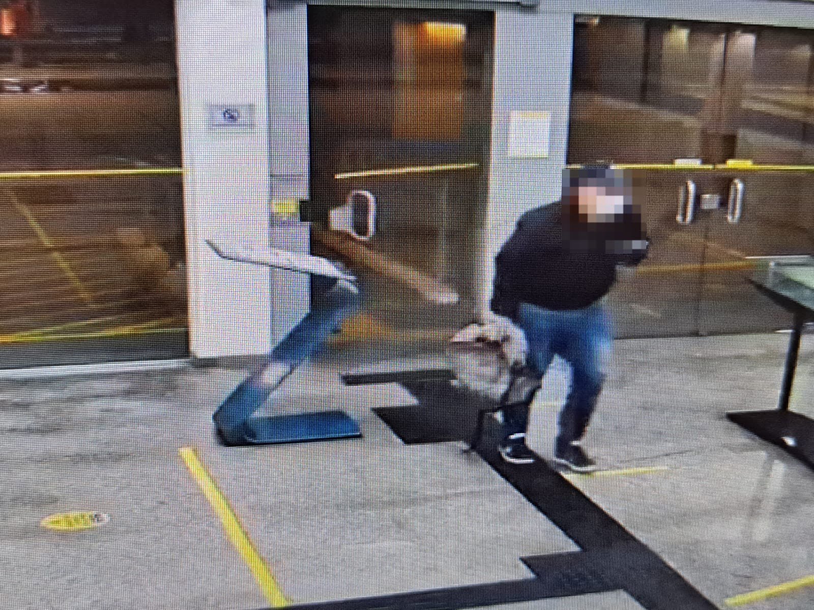 Dupla é presa ao tentar instalar ‘chupa cabra’ em caixa eletrônico em Guarulhos