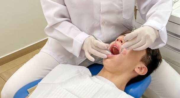 Ação oferece avaliação odontológica e doa mais de 20 mil kits de higiene bucal