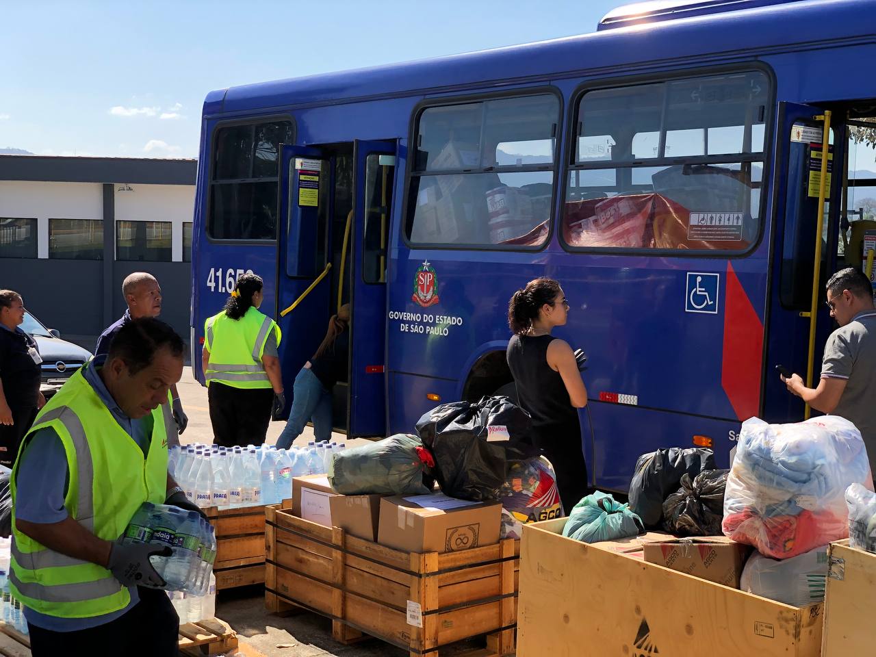 Radial Transporte realiza primeira entrega de doações para as vítimas das enchentes no RS