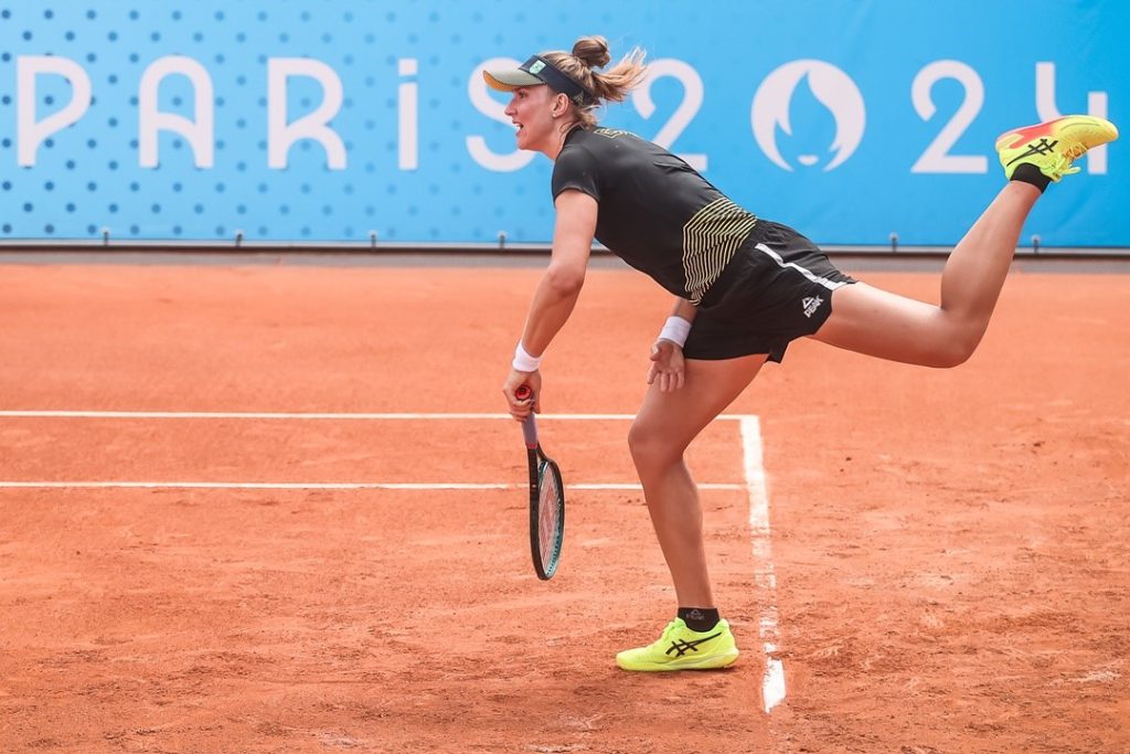 Bia Haddad avançou para a segunda rodada do torneio de simples no tênis | Gaspar Nóbrega/COB