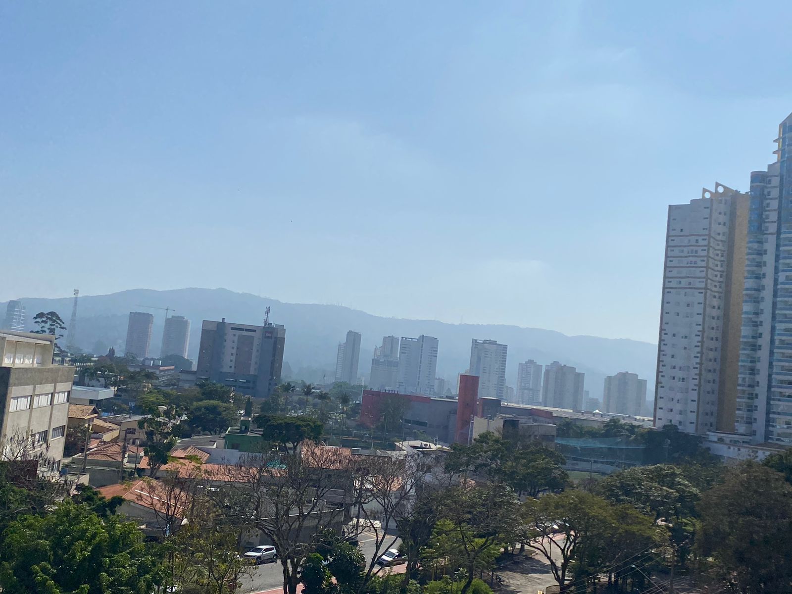 Mogi pode alcançar 29°C nesta semana; tempo seco continua na região