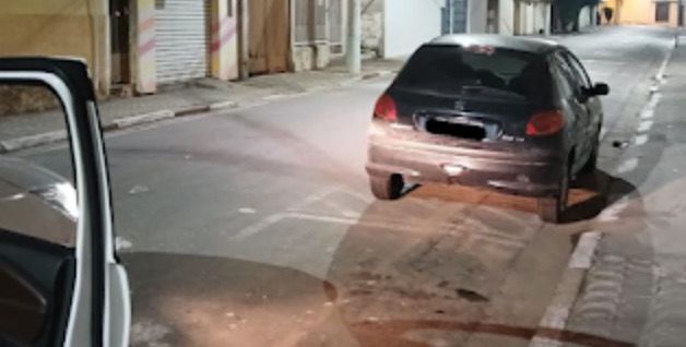 Homens são presos por tentativa de furto de carro, em Poá; um deles portava uma arma falsa