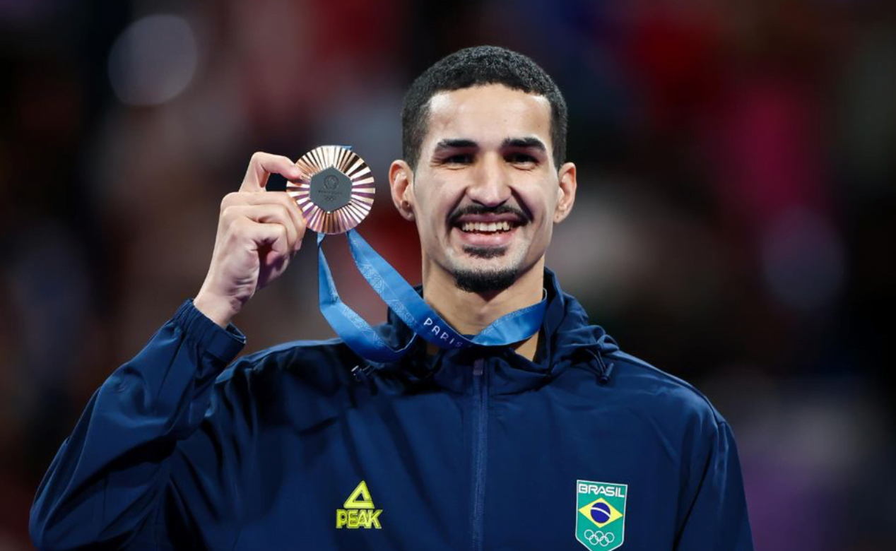 Edival Pontes conquista bronze para o Brasil no taekwondo