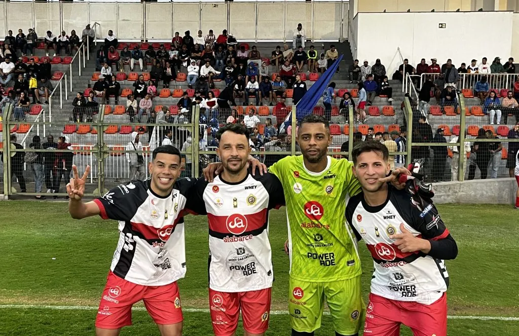 Jogadores do Império comemoram com a torcida | Vitor Gianluca.