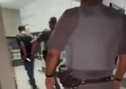 Homem é preso após descumprir medida protetiva e ameaçar ex com o carro