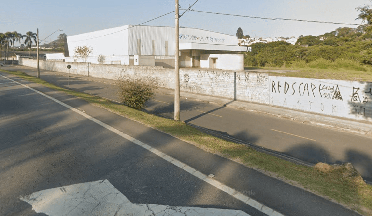 Acidente de moto na Mogi-Bertioga (SP-98) deixa duas pessoas feridas