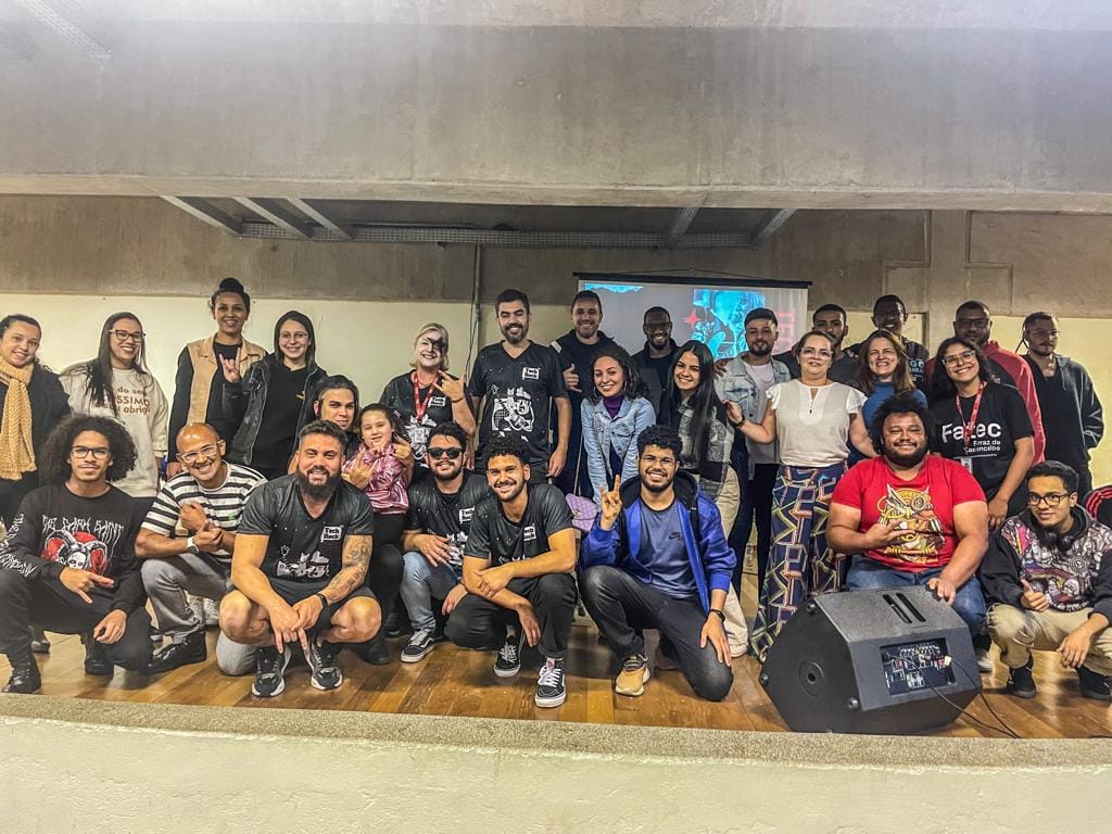Fatec de Ferraz divulga cursos e promove show de música