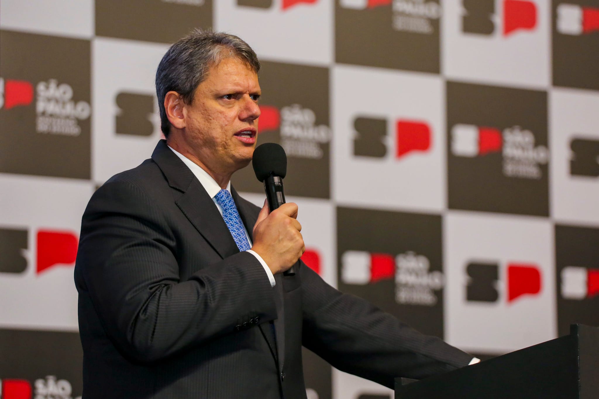 Justiça barra concessão de escolas em SP; unidades de Arujá e Suzano são afetadas