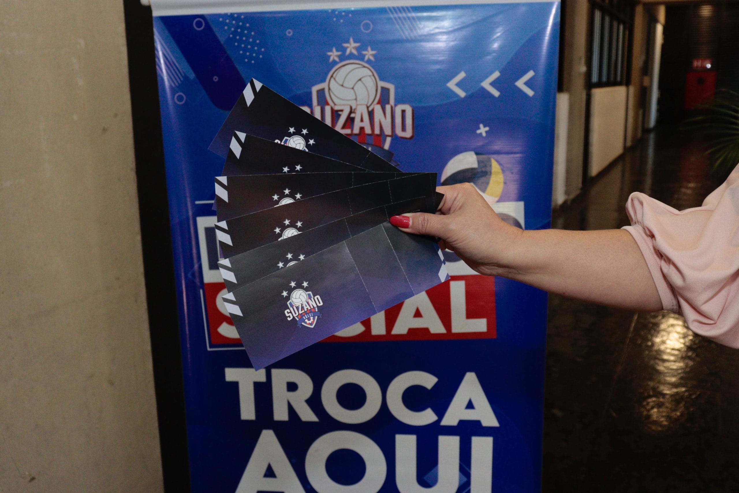 Fundo Social troca brinquedos por ingressos para jogo do Suzano Vôlei