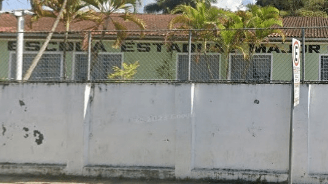 Adolescente de 14 anos entra armado em escola estadual de Santa Isabel