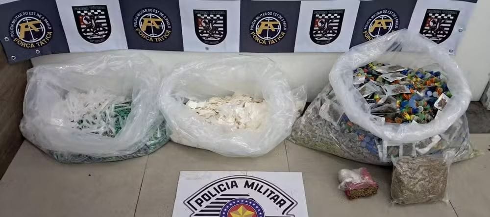 PM prende homem de 24 anos com mais de 20 quilos de drogas em flagrante