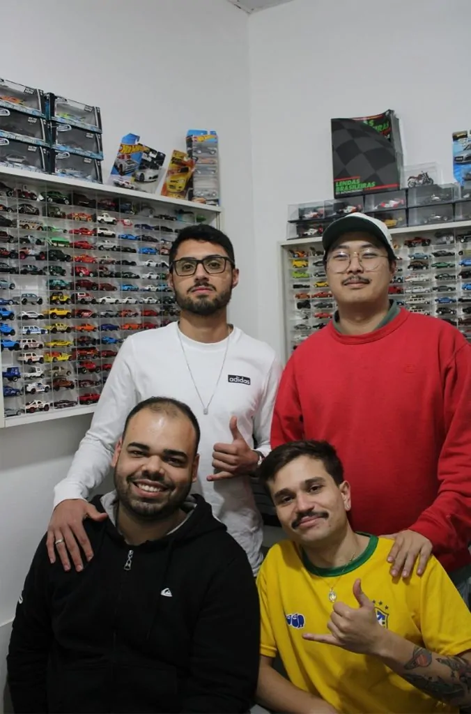 Em baixo: Gabriel Reginato (esquerda), Lucas Lanzotti (direita); em cima: Igor Dias (dir) e Leonardo Yamada (esq) | Hash Collections.