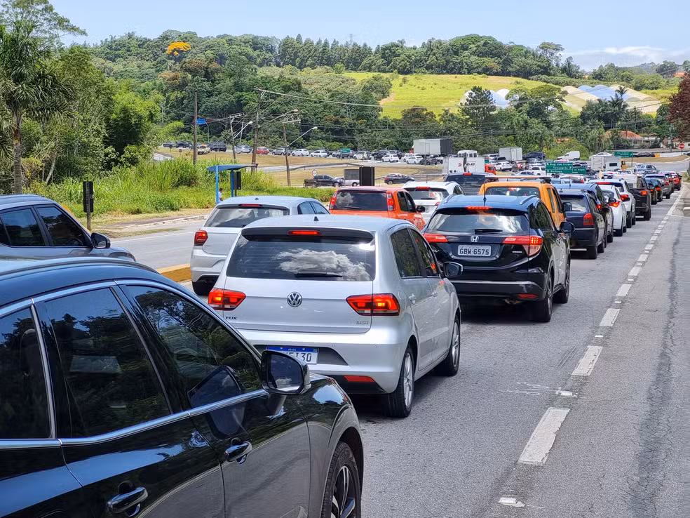 Rodovias do Alto Tietê devem receber 1,2 milhão de veículos durante Ano Novo