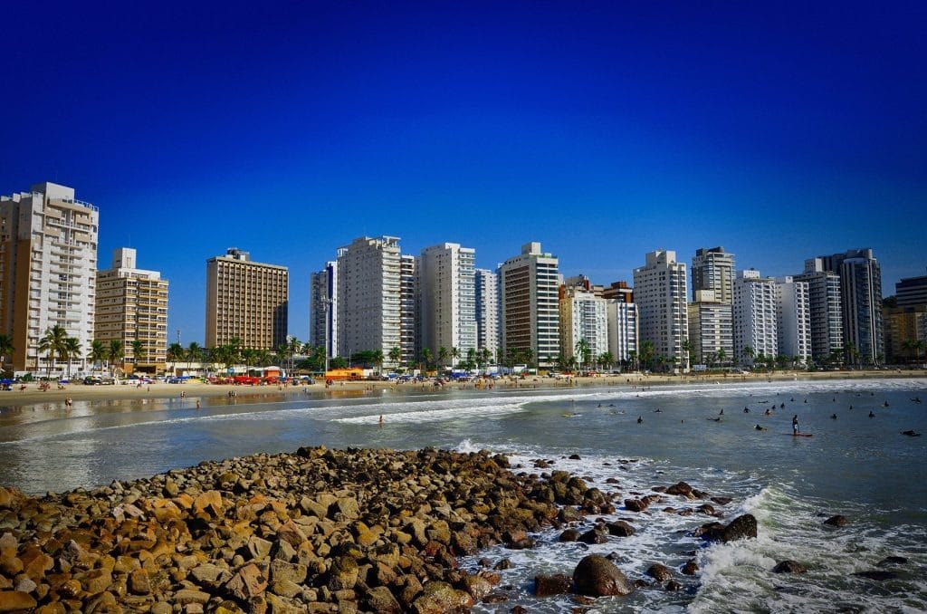 Governo de SP orienta municípios do litoral para conter surto de virose no verão