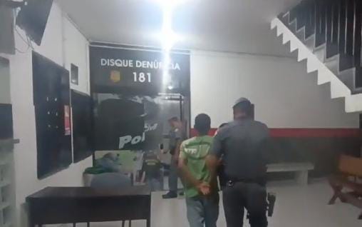 PM prende homem, apreende adolescente e frustra tentativa de roubo em Arujá
