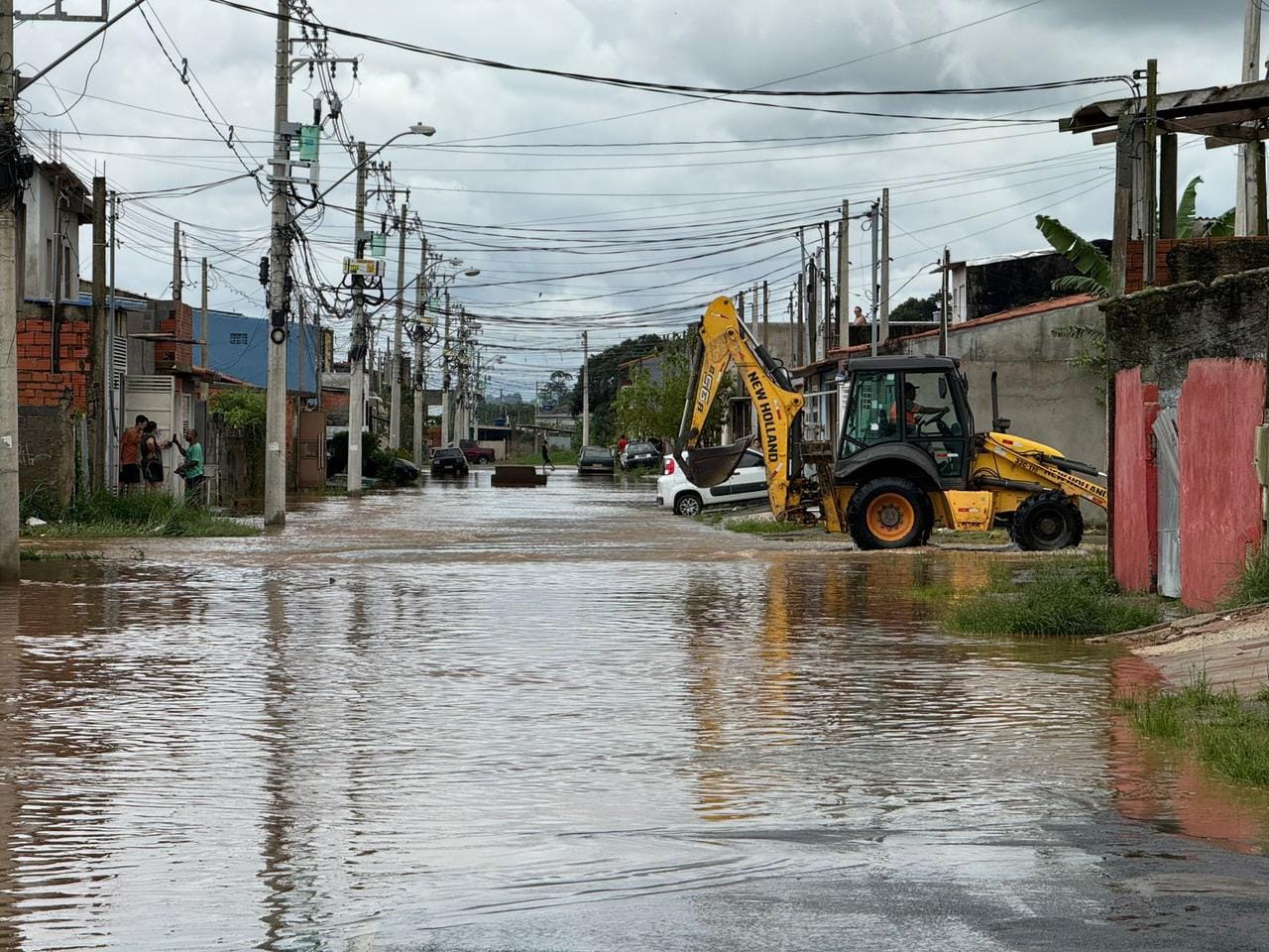 Fortes chuvas em Mogi causam estragos e Defesa Civil emite alerta para risco de novos desastres
