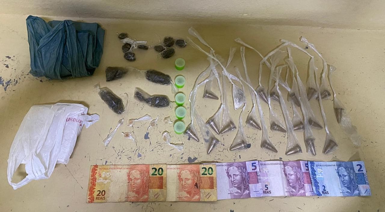Drogas são encontradas em lixeira e homem acaba preso por tráfico em Biritiba Mirim