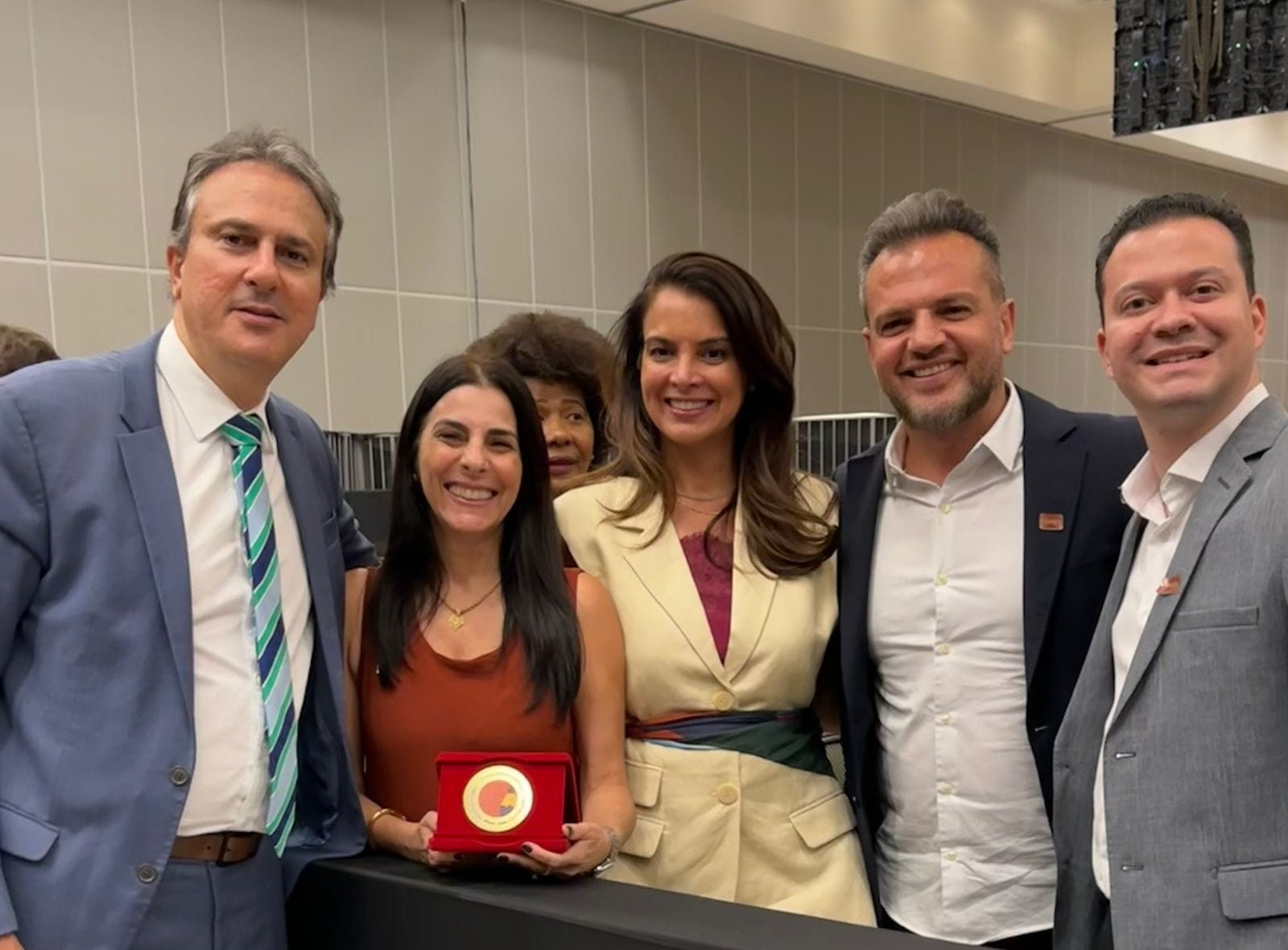 Itaquaquecetuba bate 67% em alfabetização e recebe prêmio do MEC em Brasília