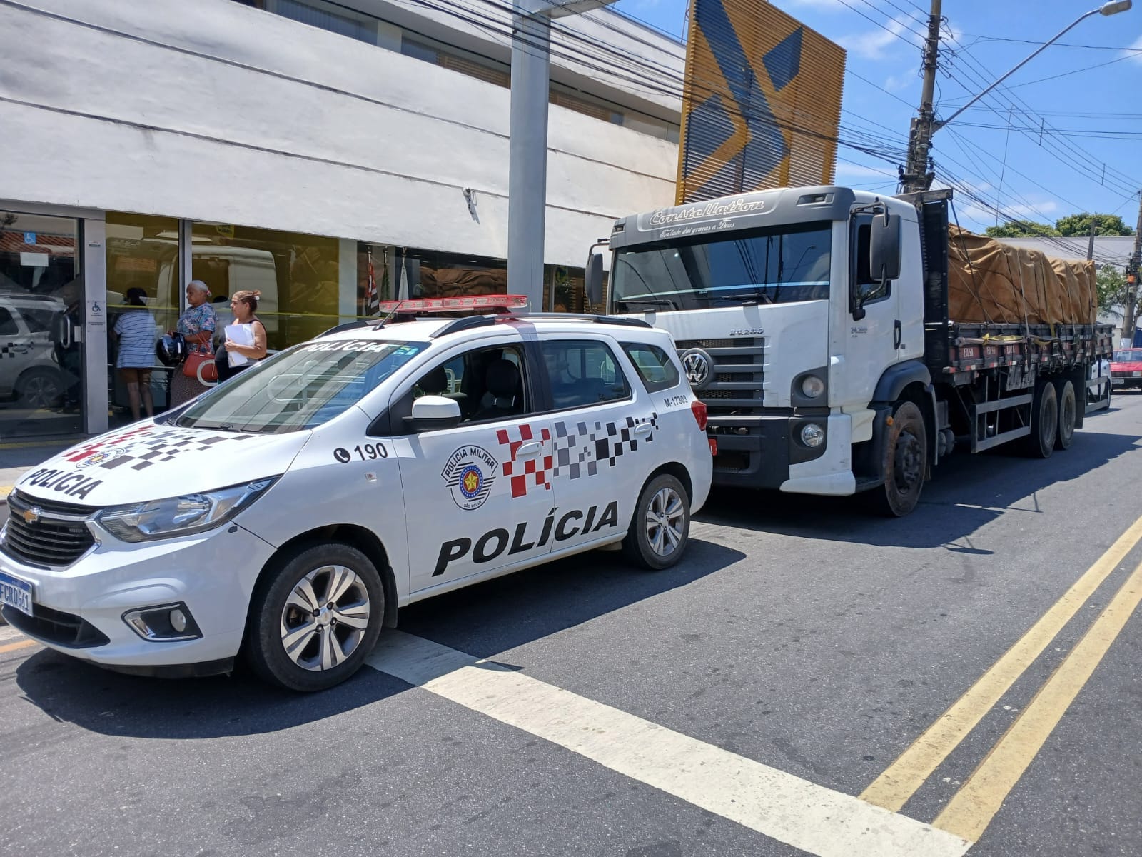 Caminhão com 10 toneladas de arroz é furtado e recuperado pela PM, em Guararema