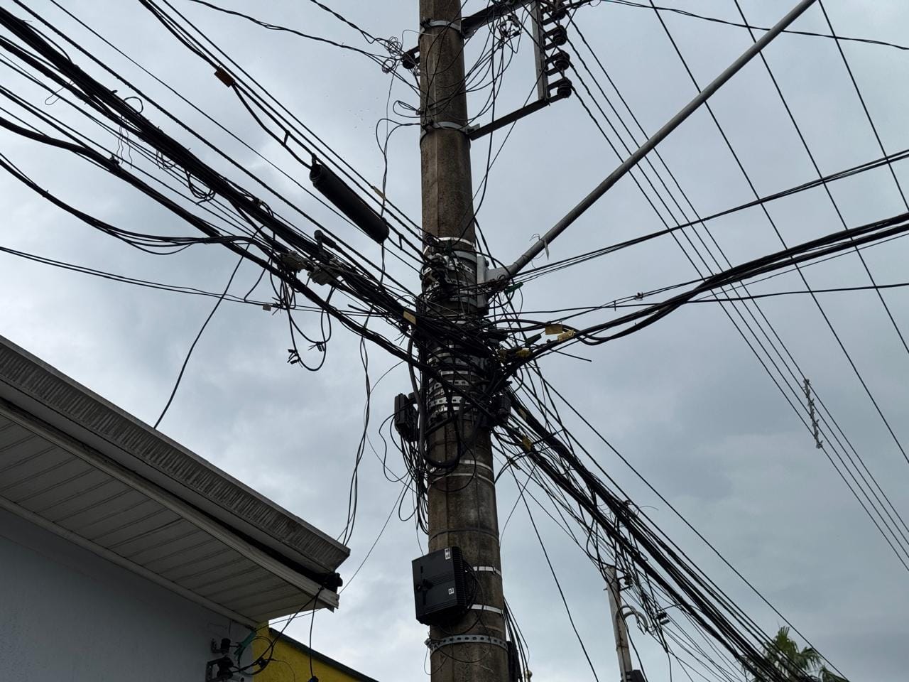 EDP inicia operação em Mogi para sanar problemas de fiação irregular