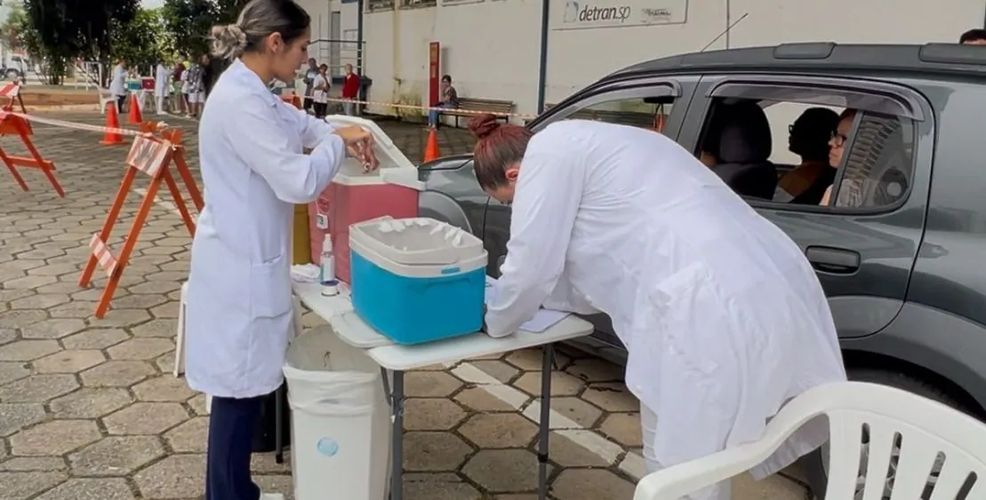 Mogi vacina mais de 1,2 mil pessoas contra a gripe no primeiro dia de campanha