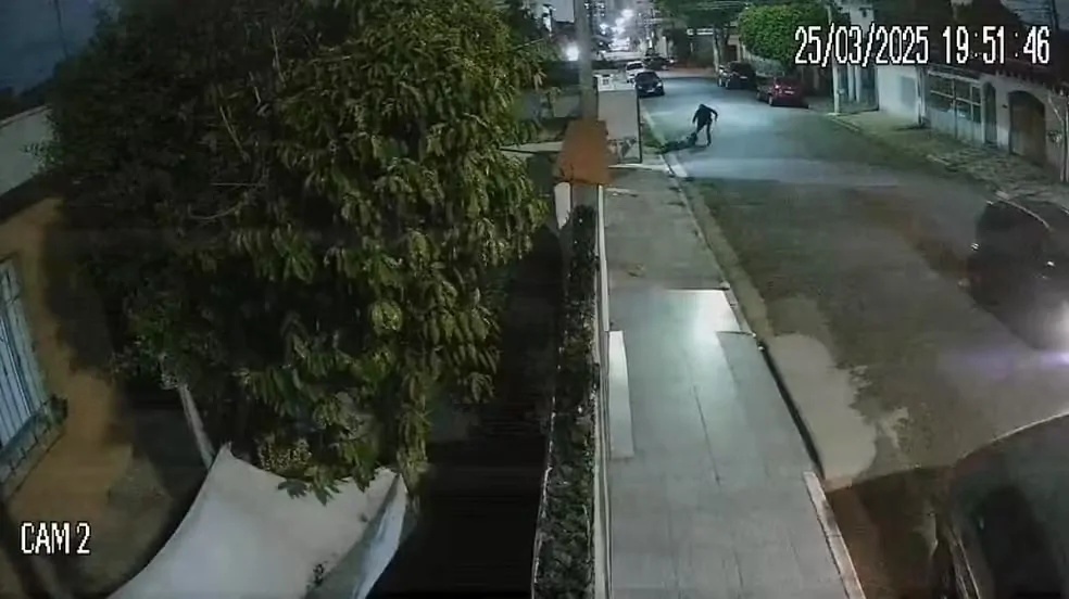 Mulher é baleada e tem carro roubado dentro da própria casa em Suzano