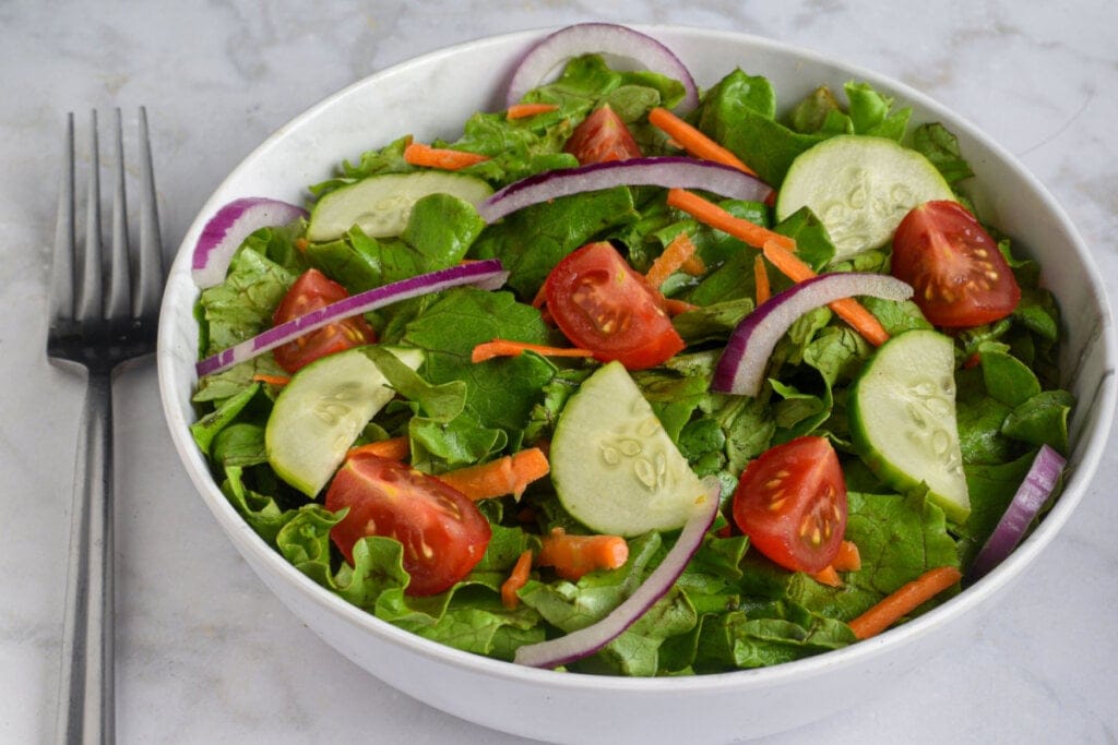 7 receitas de saladas refrescantes e saborosas