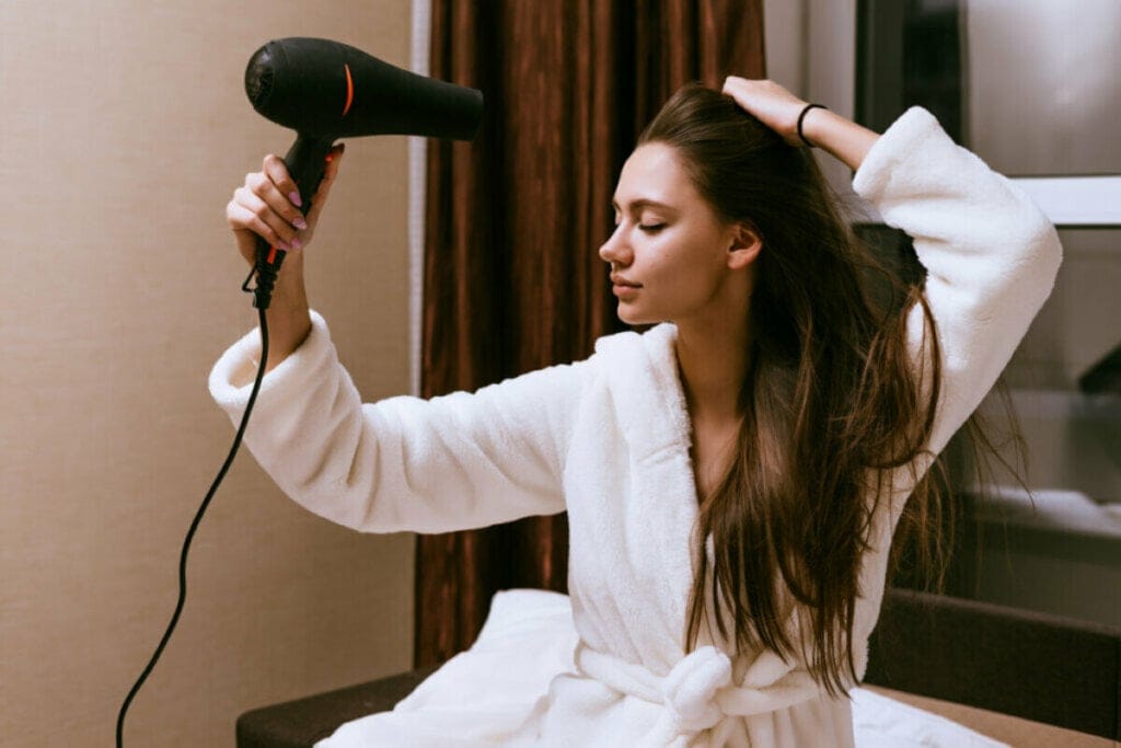 10 dicas para controlar o frizz dos cabelos