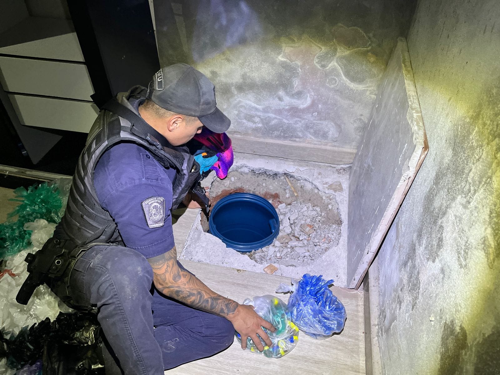 GCM de Itaquá desarticula duas casas bomba e apreende 5 mil entorpecentes