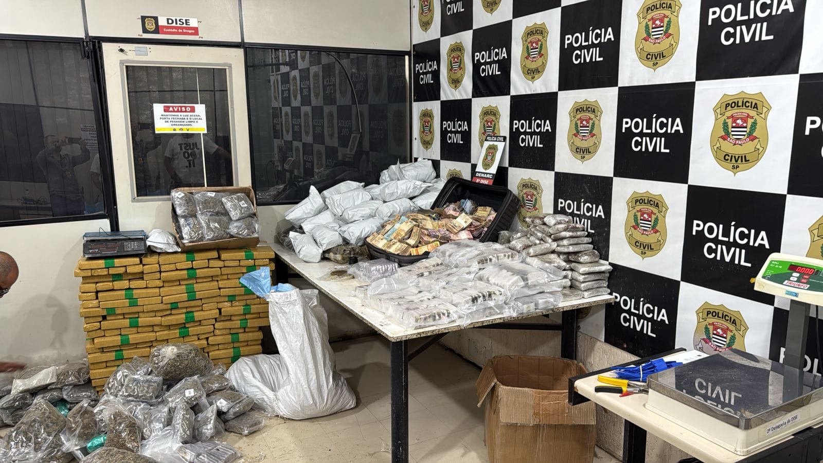 Trio é preso em São Paulo com R$ 2 milhões em dinheiro vivo e 1,1 tonelada de drogas