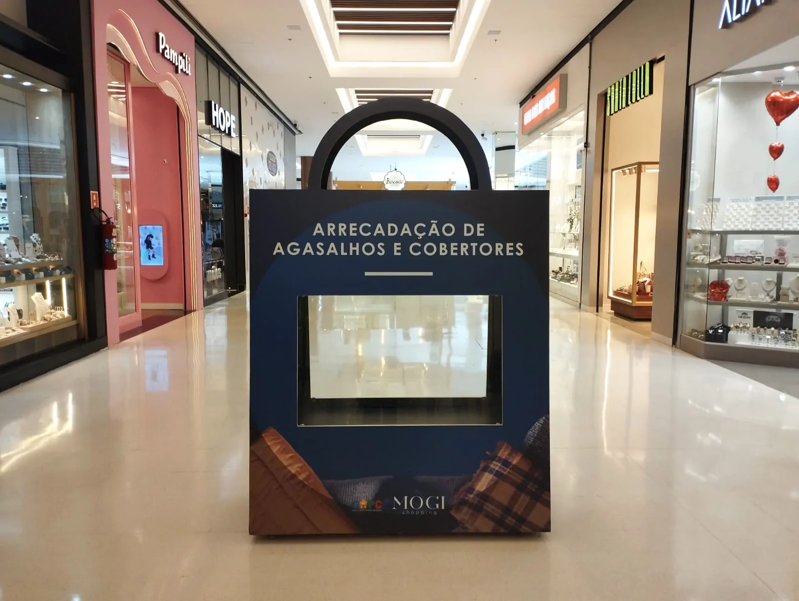 Shopping de Mogi inicia campanha de arrecadação de agasalhos e cobertores