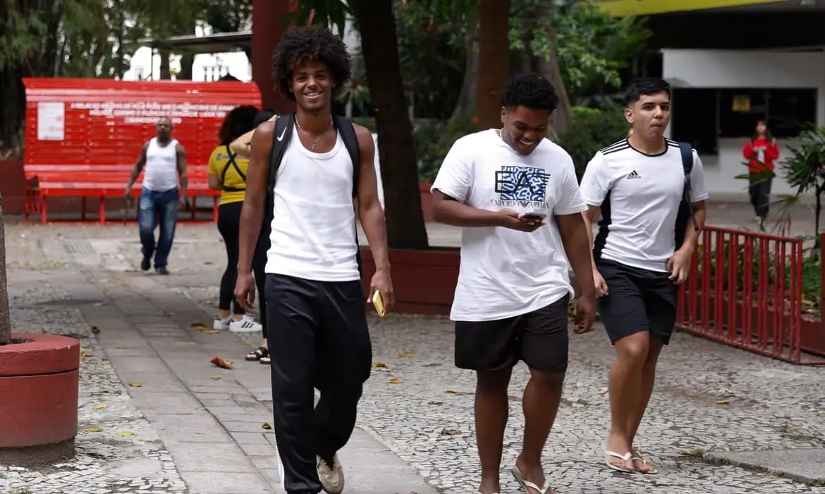 Prazo para solicitar isenção da taxa de inscrição do Enem termina nesta sexta-feira