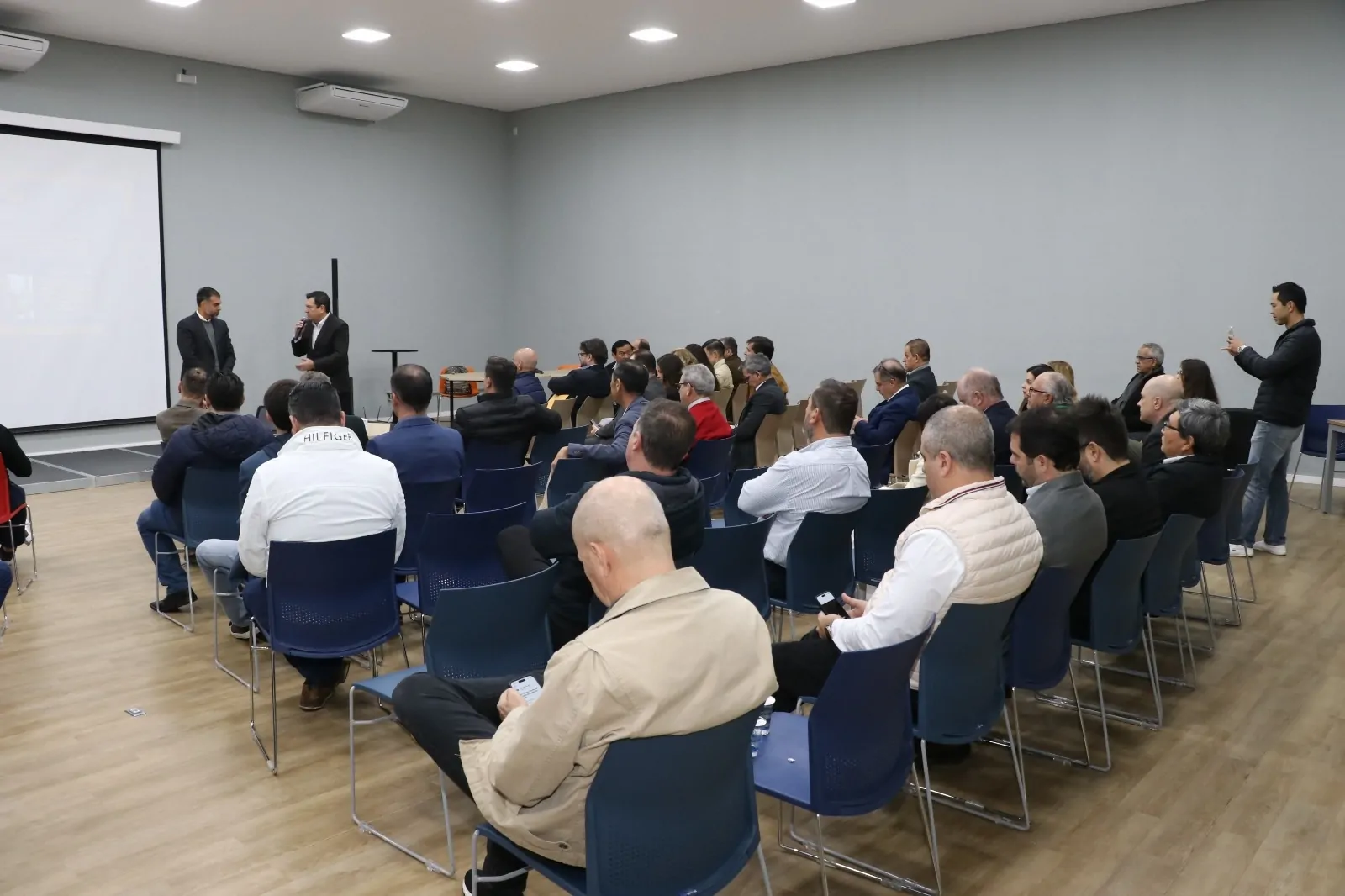 AGFE promove palestra com o economista Paulo Gala sobre o cenário geopolítico