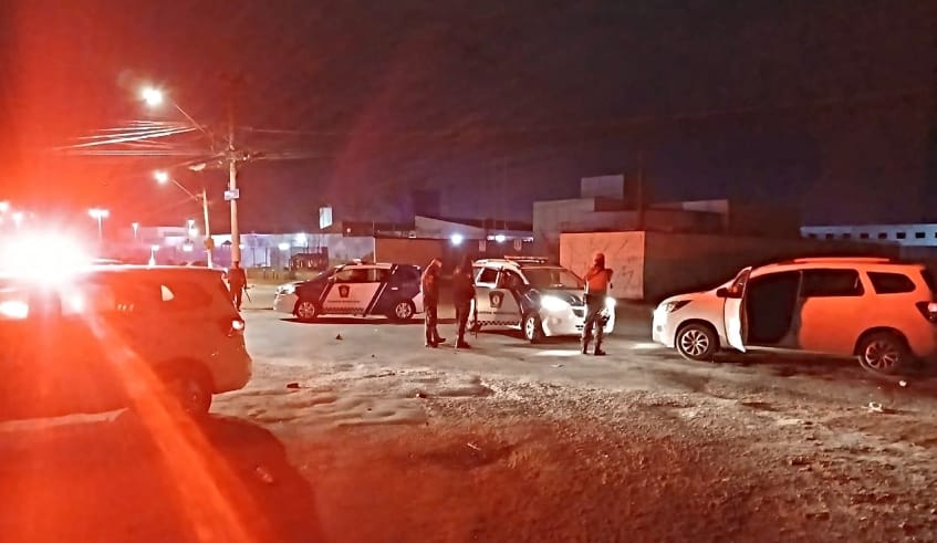 Após troca de tiros, GCM recupera carro roubado e prende suspeitos em Mogi
