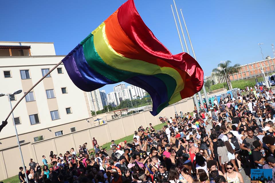 Parada LGBT+ de Mogi leva mensagem de resistência e celebração às ruas neste domingo (27)