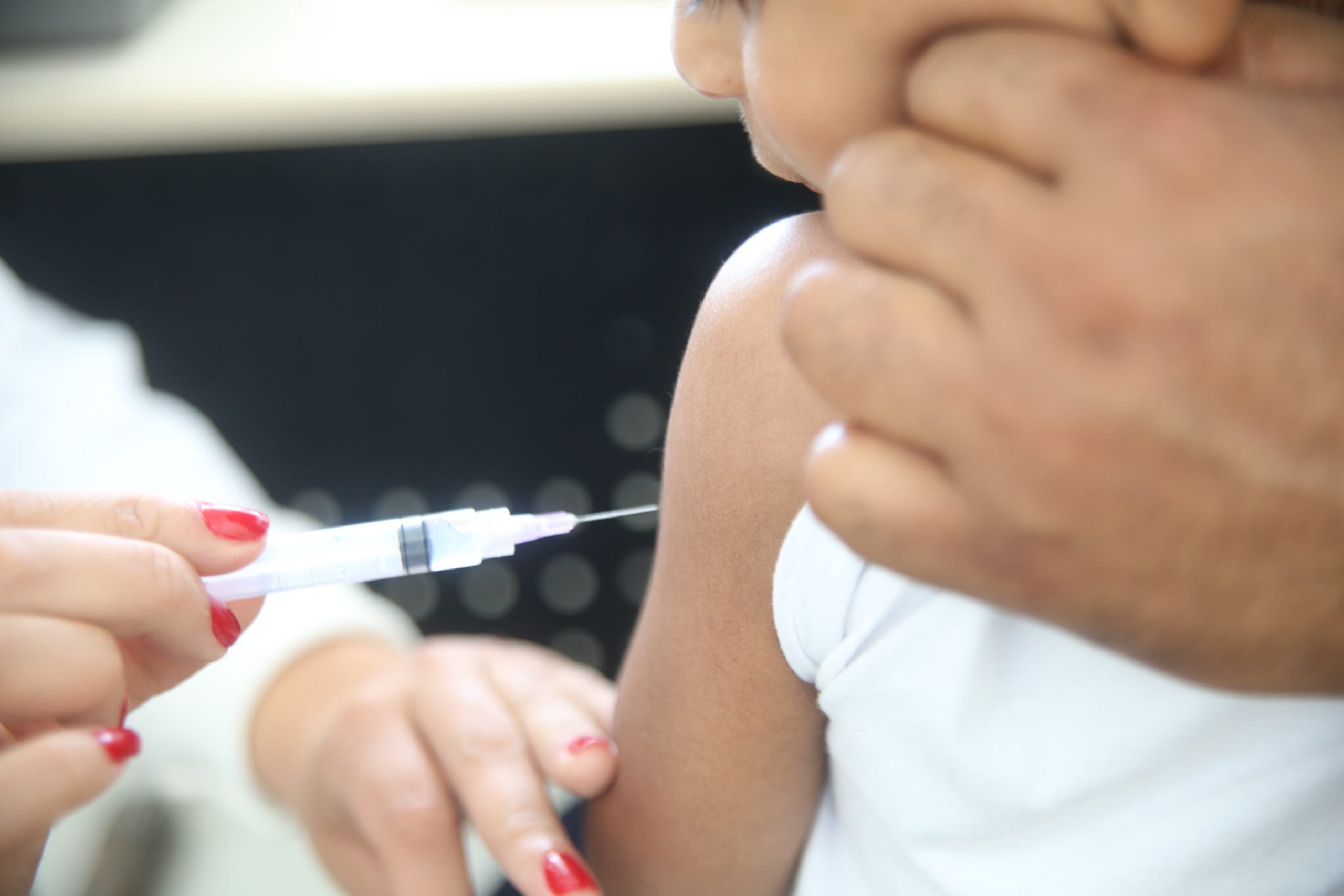 Suzano inicia aplicação da 'dose zero' da vacina contra o sarampo em bebês de 6 a 11 meses