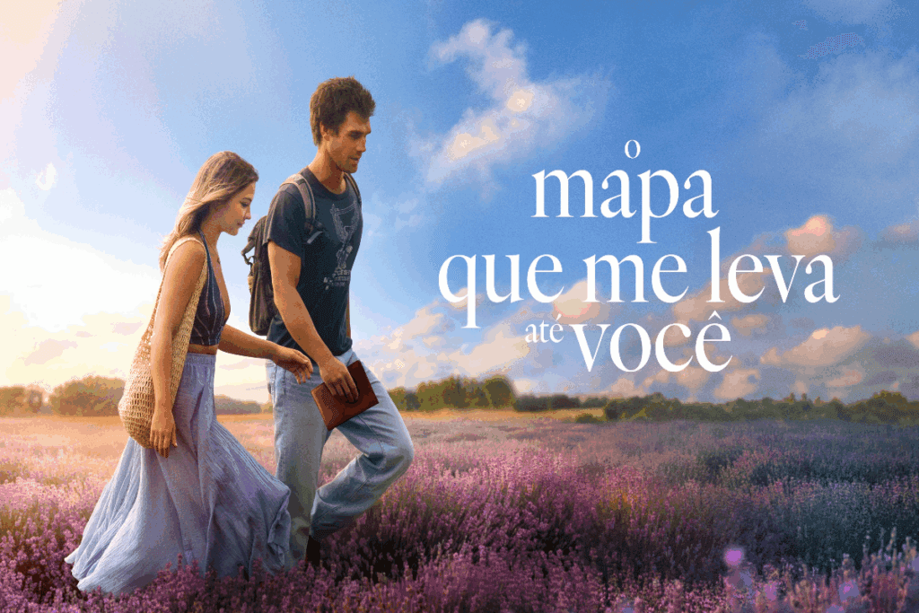Casal andando em campo florido, com o nome do filme escrito em branco 