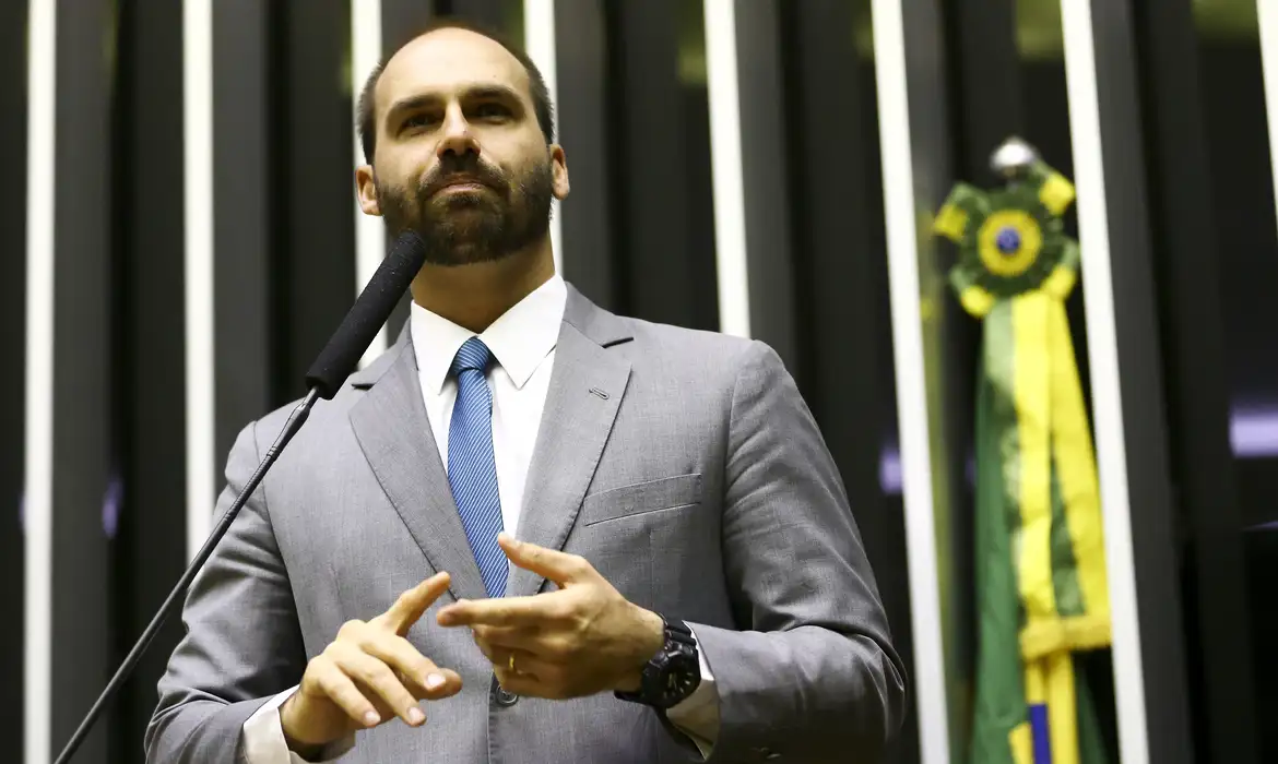Moraes vota para tornar Eduardo Bolsonaro réu por tentar coagir STF