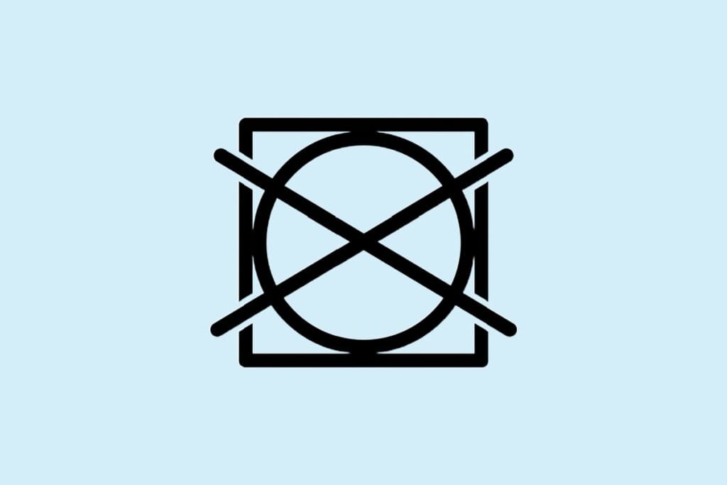 Símbolo de etiqueta de roupa com um quadrado com um círculo dentro e riscado por um x preto em fundo azul