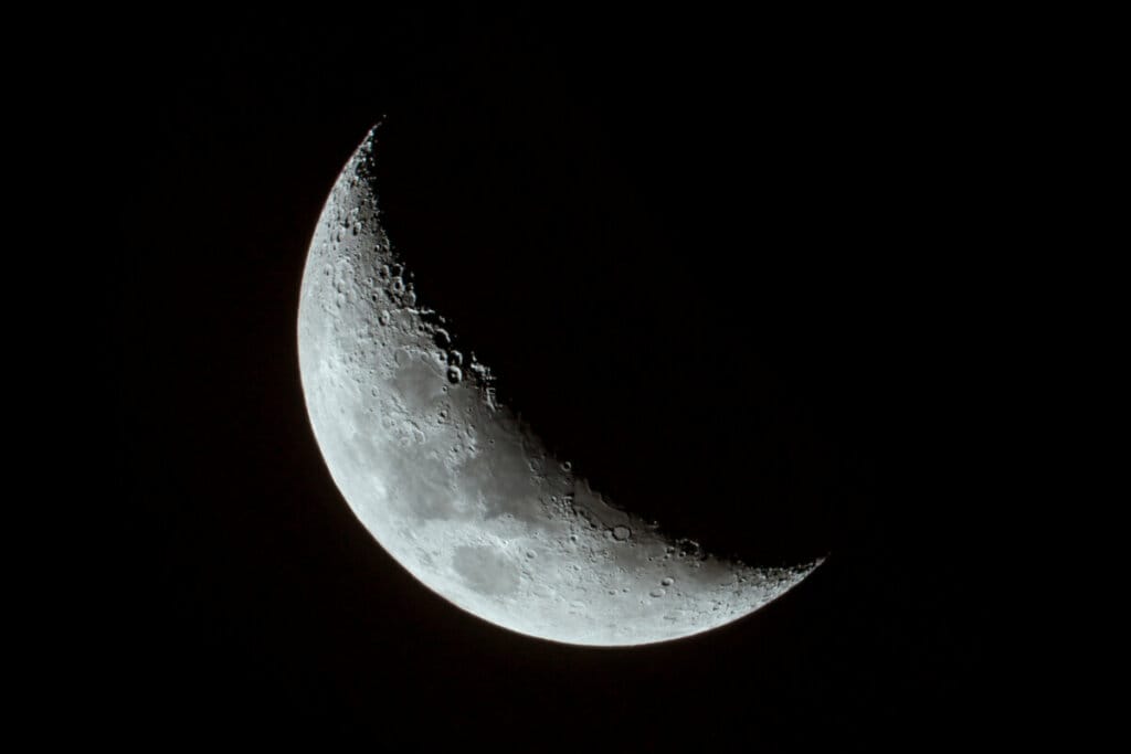 Ilustração da Lua crescente