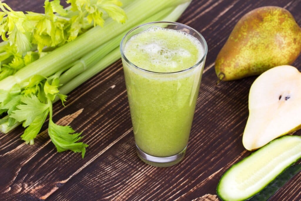 9 sucos verdes para ajudar a limpar o organismo