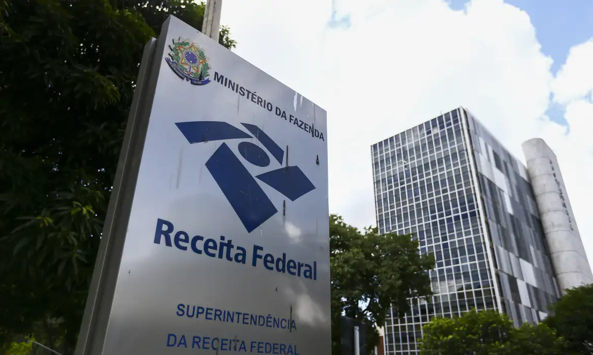 Receita voltará a exigir declaração de fintechs após operações da PF
