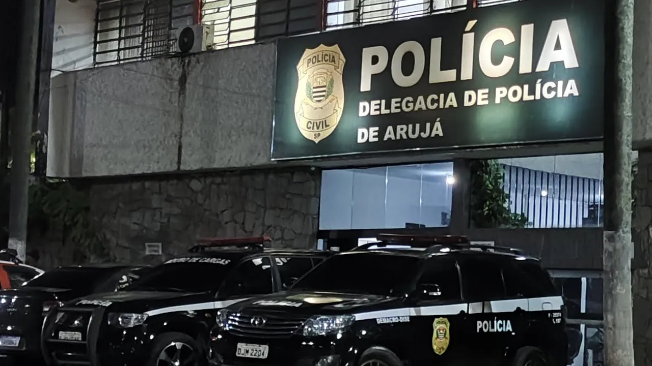 Homem é preso após agredir e tentar enforcar ex-padrasto, em Arujá