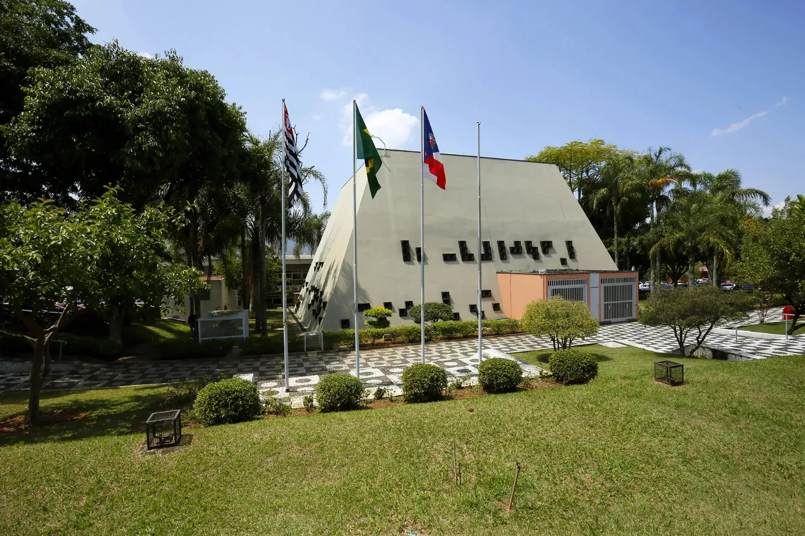 Câmara de Mogi aprova projetos que incluem cigarros eletrônicos em leis antifumo