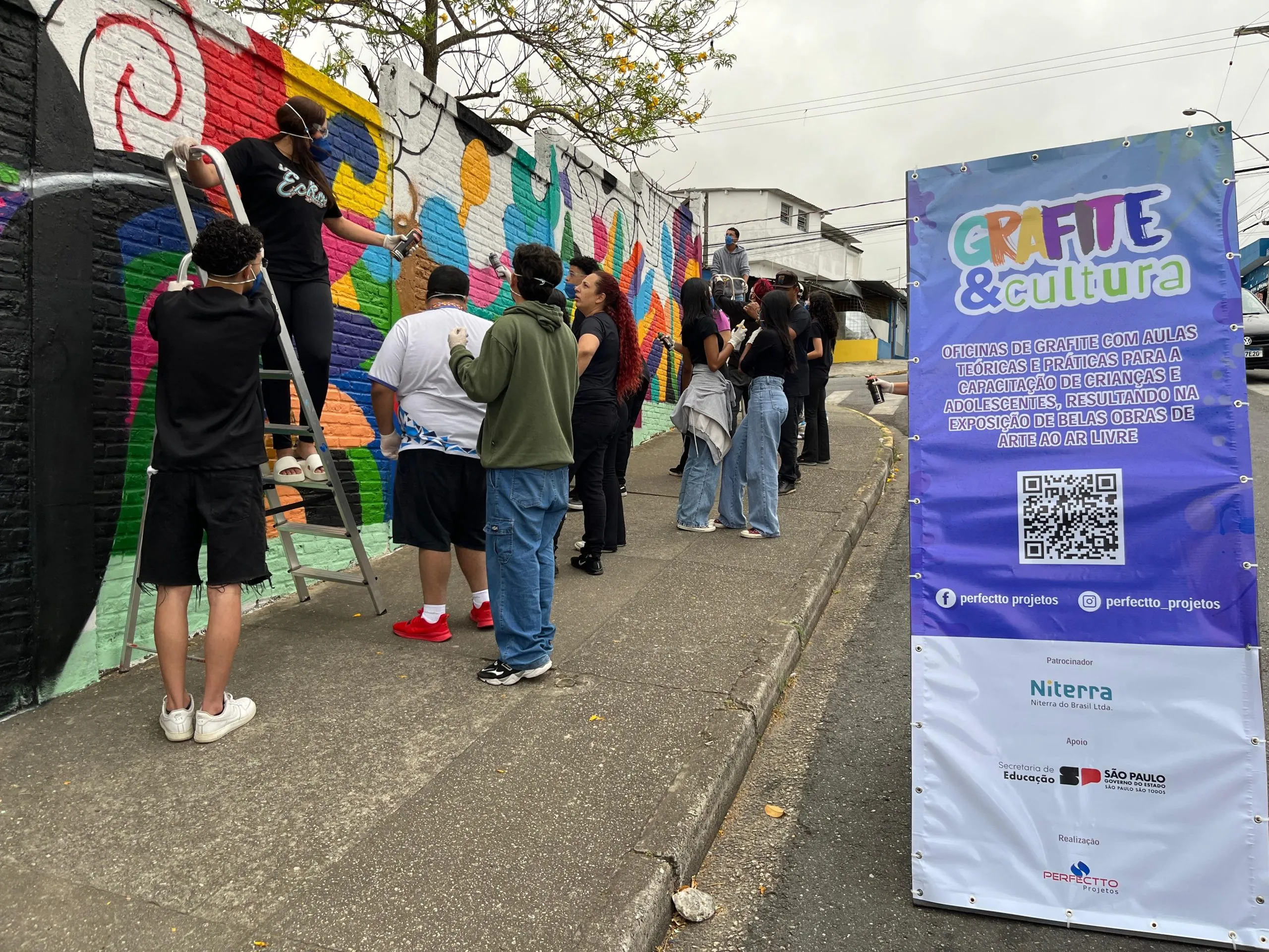 Projeto 'Grafite & Cultura' leva arte urbana e educação ambiental para escola em Mogi