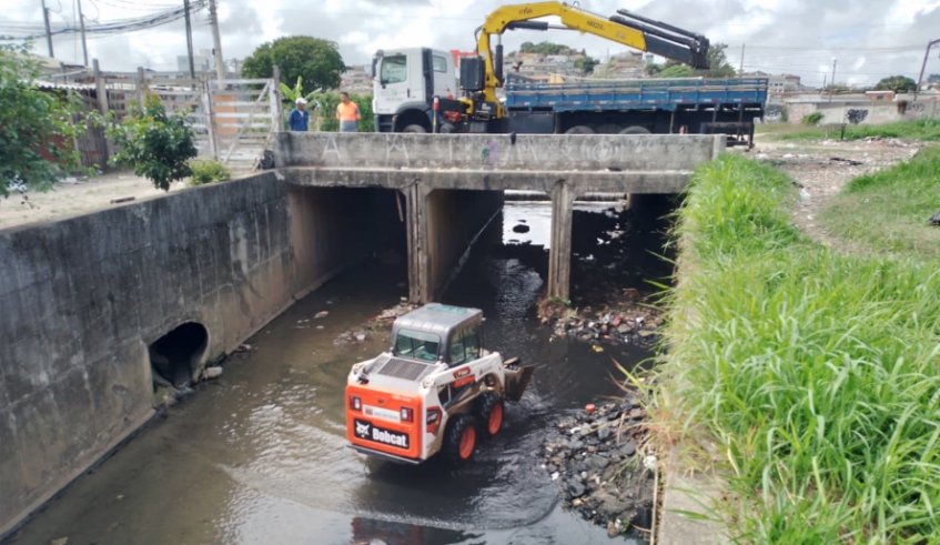 Mais de 190 toneladas de resíduos são removidas do Córrego dos Canudos